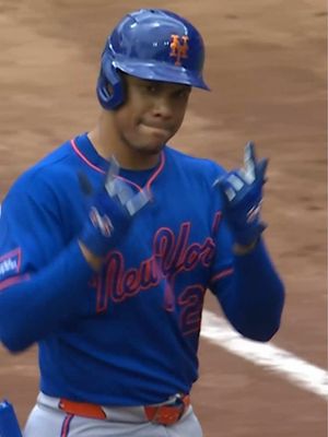 Three-hit day for Soto 💪 #mets #MLB #juansoto #lgm 