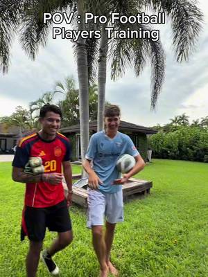 Pro football players be like : 😂⚽️ #fyp #football #Soccer #footballplayer 