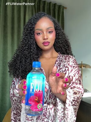 If @fijiwater was a person, this is what she’d wear 🌺💧 #FIJIWaterPartner 