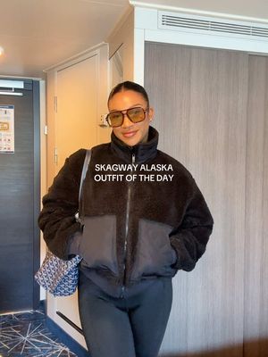 Alaska Cruise Outfits: Skagway, Alaska 🚂🏔️ #alaskaoutfits #alaskancruise #alaskacruise #outfitoftheday #cruiseoutfits @Norwegian Cruise Line 