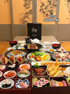 Bento Box, Rainier Box, Spicy Tuna Tacos, Volcano Lobster, Unagi Don, Salmon Lovers Roll, Toro Oshi-Zushi, & Black Cod Misoyaki 📍Kyoto Japanese Restaurant 🍱 ⁣⁣ ⁣⁣ Kyoto Japanese Restaurant is located in Lakewood, WA and they serve delicious sushi and other Japanese dishes. Their menu features everything from appetizers, bento boxes, sashimi, sushi rolls, nigiri, tasty entrees, noodles and more! We really loved the bento boxes and sushi rolls. The Japanese decor and private tatami rooms creates a unique dining experience. It’s great for small to large groups, so bring your friends and family and order a bunch of dishes to share! ⁣  #sushiroll #bentobox #lakewoodwa #japanesefood 