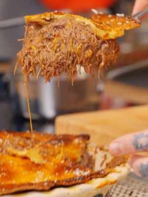 I JUST WANNA MAKE SOMETHING NICE FOR EVERYONE! BEEF AND CHEDDAR PIE IS NICE! BEEFY FILLING LIL HOT CHEESE POCKETS FLAKY CRUST OH MAMA YOURE GONNA FROTH FOR THIS ONE HAPPY SUNDAY!!!