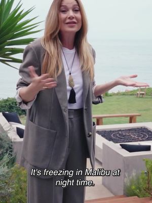 Summer has us dreaming of ocean views, so we’re revisiting some of the best celebrity beach homes AD has ever toured. Perched atop a bluff in Malibu overlooking the Pacific, @ellenpompeo’s teak-sheathed modernist retreat was thoughtfully updated by AD100 designer Martyn Lawrence Bullard. From its open-air courtyard to its panoramic ocean views, every space is designed to celebrate its spectacular setting.