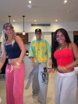 Back it up❤️‍🔥 @PaisLee Nelson @Toby #dance #trending #trio 