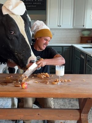 Trying to make apple pie with Bruce! #cow #brucethecow #farm #animals 