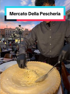 I will never stop thinking about this Cacio e Pepe prepared in a wheel of parmesan cheese 🧀✨ 📍 Mercato Della Pescheria inside @grandcanalshoppes @The Venetian Resort Las Vegas  #VegasFoodie