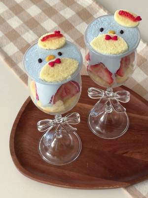 Let’s make tuxedo sam strawberry shortcake cups 💙🍓 #sanrio #tuxedosam #sanriocore #strawberryshortcake 