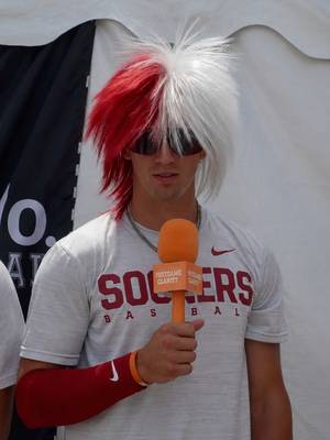 ain’t no love in oklahoma  #oklahomabaseball #oubaseball #collegeworldseries #roadtoomaha #ncaabaseball  🟠 hosted by @kiana flory + @emily raelynn 🟠