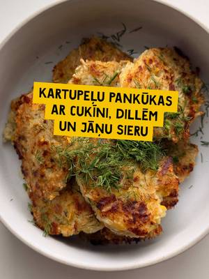 Kartupeļu pankūkas padarīt vēl labākas var tikai Jāņu siers! 🧀 Garda uzkoda, ko likt svētku galdā – kartupeļu pankūkas ar kabačiem (vai cukini) un Jāņu sieru. Sātīgās pankūciņas lieliski garšos kopā ar visiem Jāņu svētku ēdieniem! 🌿