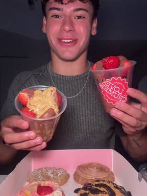 Crumbl Cookies of the Week/ ft. Chocolate Strawberry Cups #crumblcookiesoftheweek #dubaichocolatestrawberries #crumblcookiereview #mukbang #fyp 