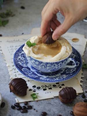 I love to make homemade ice creams in the summer, so here is one of my favorite treats to enjoy during warm summer days: affogatos. Creamy, smooth, and cold dulce de leche ice cream melts into a freshly pulled shot of espresso making a pick me up for any time of day. Serve with chocolates or biscotti and enjoy a moment to relax with something sweet!