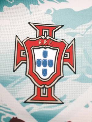 Levamos este símbolo ao peito com orgulho. ❤️‍🔥😮‍💨 #VaiDarPortugal We wear this crest on our chests with pride. ❤️‍🔥😮‍💨 #ItsPortugalTime
