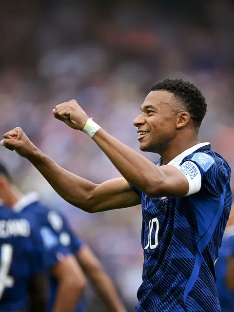 🇫🇷 #Mbappe reaches 💯 matches with the French national team! #FIFAWorldCup