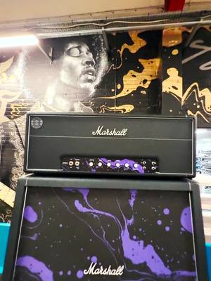 Take a closer look at the limited edition @jimihendrix 1959 half stack. ⚡️