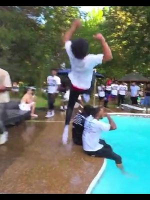 Pov: You first time seeing Memphis Pro Slicers at a pool party  😭😭😭😭😭 #seanodigie #memphis #poolparty #slicing #proslicers 