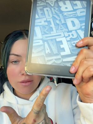 me and my kindle against the world 🤝🏼