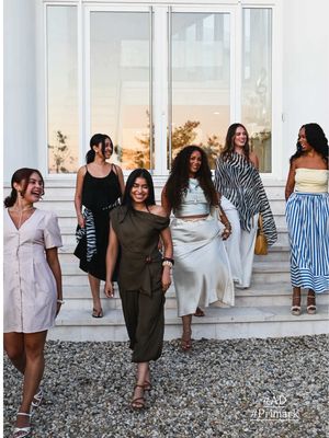 By popular request here is the Amigas y Rivales version 😘 •  #latinasinthehamptons #novelaintro #friendmusicvideo #amigasyrivales 