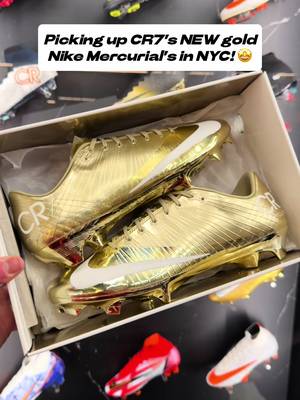 CR7’S NEW GOLDEN BOOTS‼️🤩 - I pulled through with Pro:Direct at 21 Mercer Street to pick these beautiful Mercurial’s up this morning in NYC! 💯 #nikefootball #footballboots #cr7 #ronaldo #mercurial  