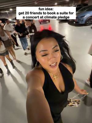 concert hack: get 20 friends to put in for a suite at climate pledge!!! @Don Toliver was lit in Seattle 😭🫶🏽 #seattle #climatepledgearena #dontoliver #concert #teenathach 