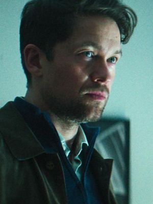 en seriemördare går lös i sommar-stockholm och en dysfunktionell far-och-son-duo måste hitta den skyldige innan tiden rinner ut. Blodsoffer kommer 20 augusti, bara på Netflix 🩸 #blodsoffer #netflixsverige