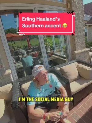 Erling Haaland pretended to be the "social media guy" when approached by a fan in the US, complete with his own Southern accent 😅 🎥: YT/Erling Haaland