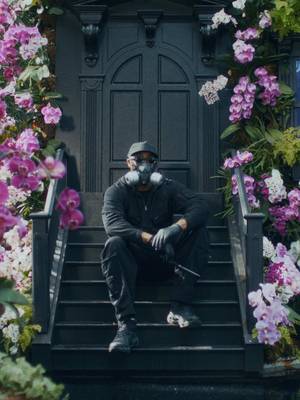 Mr. Flower Fantastic's flora-filled artwork takes inspiration from the hidden wonders of the city, like flowers creating space between an asphalt sidewalk crack or a hopeful patch of green in a sea of cement. These are the moments that shape the work, and alongside @merrell , he shares the beauty in what's often overlooked. In partnership with Merrell.