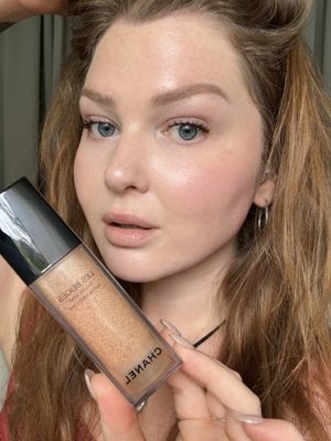 Livid …. Chanel Les Beiges Eau De Tint in shade Light #chanel #skintint #lightcoverage #natural #makeup 