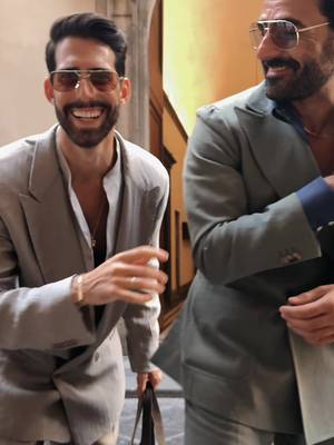 El fit check con este bonito traje de Giorgio Armani fue interrumpido…@Giorgio Giangiulio  #menfashion #menstyle #friends #italy #modahombres 
