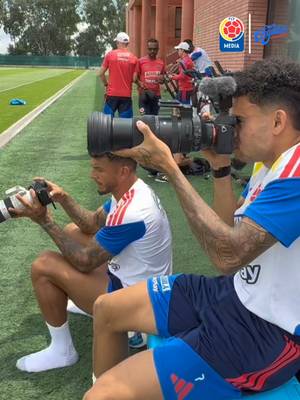 🎥 Calidad en 4K. 📷🎞️🖼️ Luis Díaz y Luis Suárez sacaron sus dotes de camarógrafo. 📸⚽ #ConOrgulloColombiano🇨🇴 #TikTokDeportes #FIFAWorldCup 