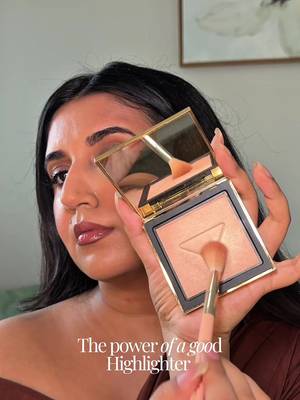 This highlighter is insane @pradabeauty ✨ #makeup #glowingskin 