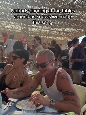 who’s on aux? @MAJORLAZER #majorlazer #electronicmusic #vacation #dinner 