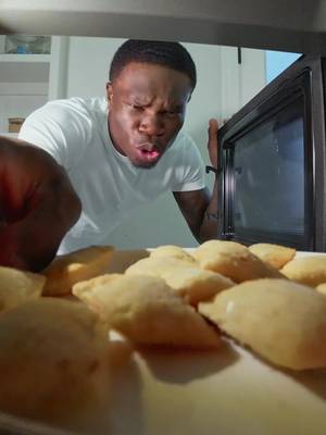 #ad Caught the perfect game-day snack. @Totino’s Pizza Rolls ready before the game starts.