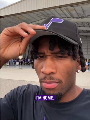 Utah... he's home 🥹💜 #utahjazz #darrynpeterson #arrival #selfie #NBA 