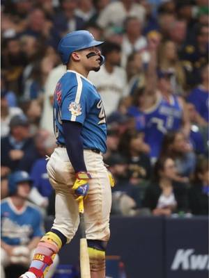 Repping his home country of Venezuela, William Contreras just launched this ball 449 FT ‼️‼️‼️ #williamcontreras #homer #brewers #venezuela #MLB 