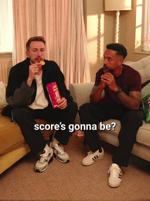 Theo Walcott pulling out the iconic ✌️👌 as his score prediction #nowalkersnogame 