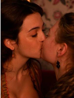 Historians will say they were roommates. #TheBuccaneers #JosieTotah #MiaThreapleton #AppleTV
