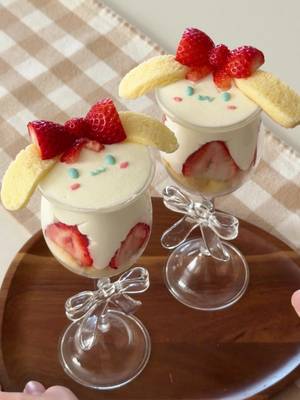 let’s make cinnamoroll strawberry shortcake cups 🍓🎀 #cinnamoroll #sanrio #sanriocore 