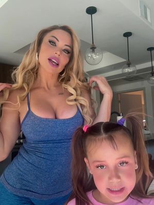 #motherdaughter #funnyvideo #viralmotherdaughter Aria and Lauren