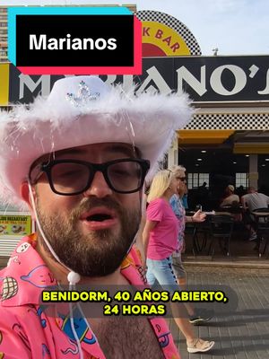 Benidorm, un clásico de toda la vida, un sitio que a las 3 de la mañana parece Walking Dead, mil pollos al día, 24 horas abierto y más de 40 años a sus espaldas, restaurante de guiris, taxistas, camareros... El pollo muy rico. Marianos Benidorm #bar #restaurante 