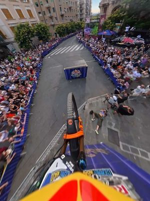 POV: no one’s beating you today 😤 #RogerViera goes back to back at Red Bull Genova Cerro Abajo 🥇 Rewatch the full show on Red Bull TV 📺 #mtb #downhillmtb #mountainbike #downhill 