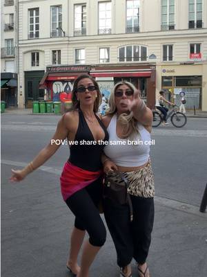 no because this wasn’t even planned Hahahahahhahaa @Alisha Revel  #besties #relatable #BestFriends #eurosummer #paris 