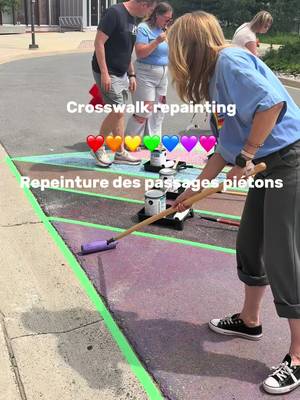 What a perfect way to celebrate pride month! The pride flag crosswalk looks brand new with the fresh coat of paint 🎨  Quelle belle façon de célébrer le mois de la fierté ! Le passage piéton aux couleurs du drapeau de la fierté a l'air flambant neuf avec sa nouvelle couche de peinture 🎨 