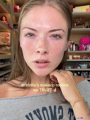 her makeup is TEAA 🙂‍↕️⭐️🤞🏼 do yall want the tutorial?! 💖 @Love Island USA #makeupinspo #makeuptransition #trending 