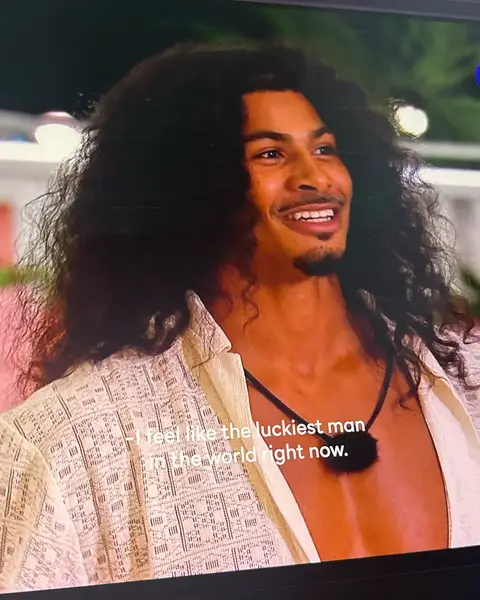 He def grabbed that flower while he was waiting 😂🌴 @Love Island USA #loveislandusa #OrlandoMagic 
