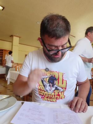 En Les Cases del Señor, un pueblecito de Alicante tenemos Casa Asunción, un restaurante con 52 años, barato y con un producto de flipar. Restaurante muy de pueblo con comida muy de pueblo. #bar #restaurante 