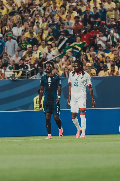 19 jen 2026, se te yon lòt gwo paj nan avanti Ayiti nan Koup di Mond FIFA a. Yon rankont ak Brezil, de pèp foutbòl rasanble pa menm lanmou pou jwèt la. Ann reviv kèk imaj ki make moman espesyal sa a. Mèsi Grenadye yo dèske nou te kontinye batay ak fyète. 💙❤️