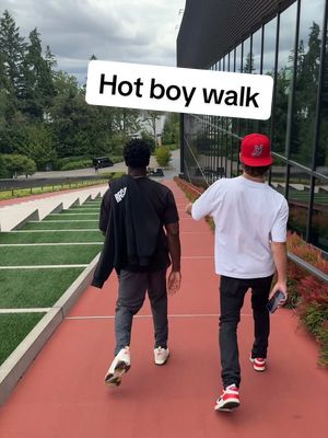 Boyz  #bigboys #lizzo #silly #hike #hotgirlwalk  @Bigg Bo @Jason Swan 