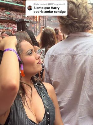 Replying to @Javiii ❯❯❯❯❯ donde está Harry styles !!!!! 😝🤏🏻 #harrystyles 