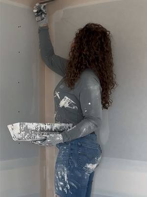 Picking a 3 way corner! Of course a mouth full of sunflower seeds, pickles the best 👌😂 #drywall #fyp #howto 