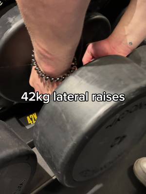 Getting big with @liftoff_app  #strength #lateralraises #shoulders #kg @Ksenia Sadekova | Fitness 